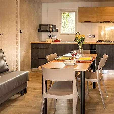 Camping Mobil Avec Terrasse - 4 Pers. - Api-1-52-2021